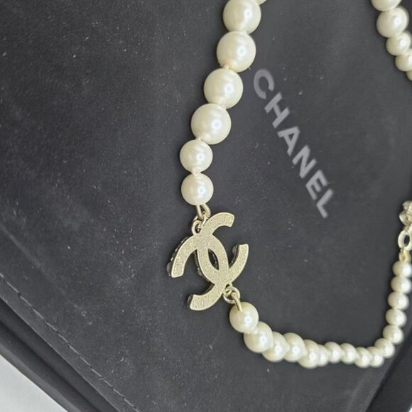 Vibrant Chanel Double Pearl Necklace - Picture 4 of 6